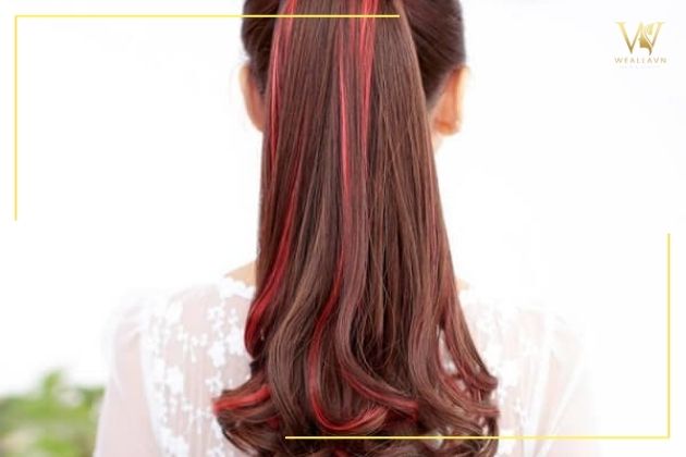 Tóc màu đỏ tím highlight cá tính