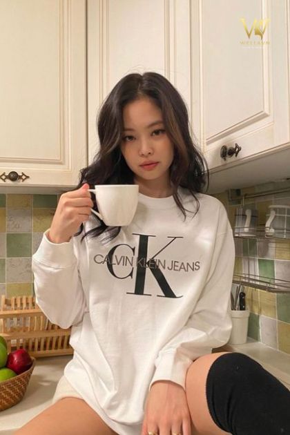 Tóc ngắn Jennie kết hợp xoăn sóng