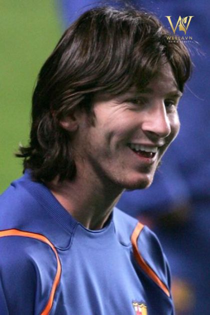 Kiểu tóc Messi khi để tóc mái ngố dài