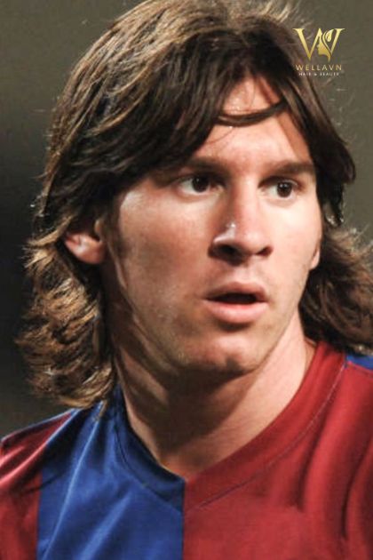 Kiểu tóc của Lionel Messi khi để tóc dài xoăn đuôi