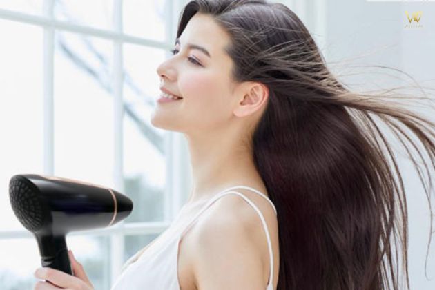 Cách để tóc mái không bị bết bằng máy sấy tóc