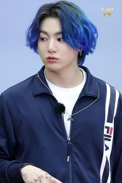 JungKook tóc xanh dương trendy