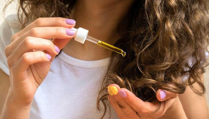 Chia sẻ 5 Cách dưỡng tóc tại nhà giúp tóc mềm mượt tự nhiên Cách dưỡng tóc hết khô xơ bằng việc dưỡng ẩm