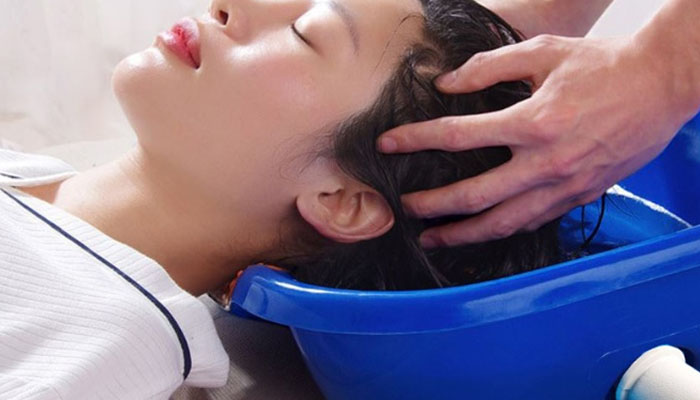 Sau sinh bao lâu gội đầu được & Cách gội đầu sau sinh an toàn Cách gội đầu bằng nước cho phụ nữ sau sinh