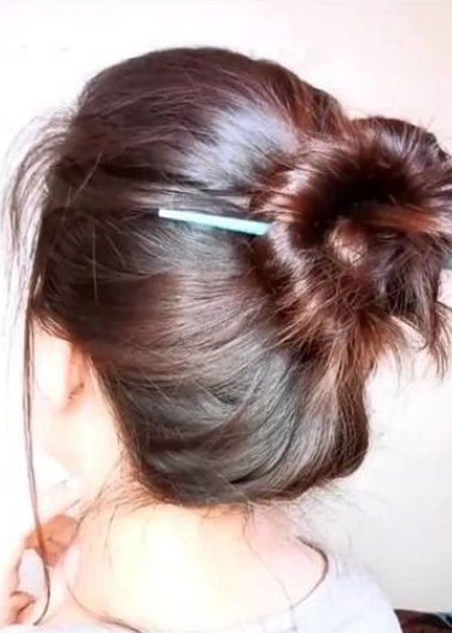 Hướng dẫn 3 cách quấn tóc bằng bút dễ làm chỉ mất 1 phút Cách quấn tóc bằng bút bằng việc búi tóc