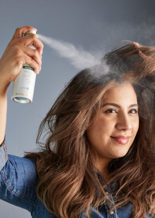 Tiết lộ quy trình chăm sóc tóc nhuộm bền màu đúng chuẩn salon Cân nhắc sử dụng dầu gội khô