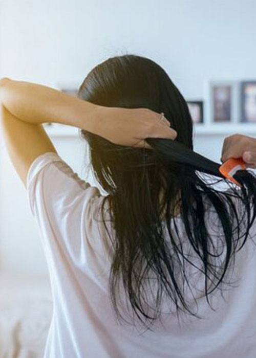 11+ Cách gội đầu lâu bết tại nhà đơn giản chị em truyền tai nhau Để tóc khô tự nhiên