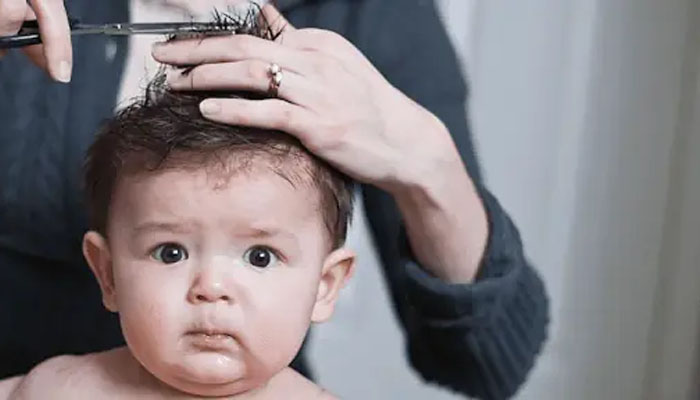 Khi nào cắt tóc máu cho trẻ sơ sinh?