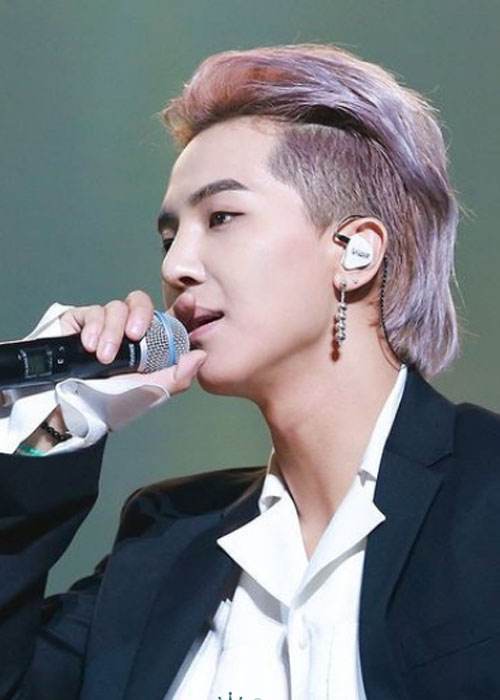 Bật mí 20 kiểu tóc mullet cực đẹp làm chao đảo cánh mày râu Kiểu tóc mullet vuốt ngược được ưa chuộng