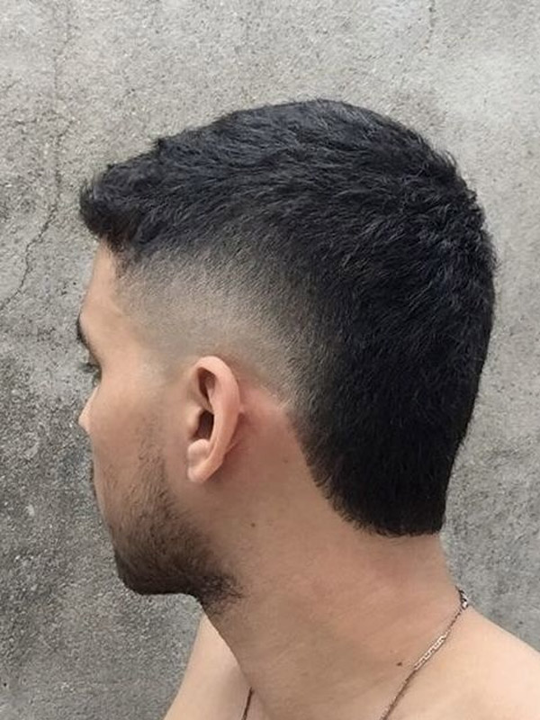 Giải đáp thắc mắc: Kiểu tóc mohican phù hợp với khuôn mặt nào? Kiểu tóc ngắn năng động