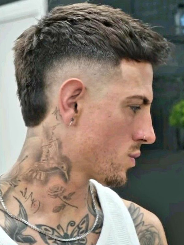 Giải đáp thắc mắc: Kiểu tóc mohican phù hợp với khuôn mặt nào? Kiểu tóc undercut