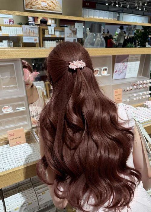 【13+】Mẫu nhuộm tóc nâu hồng dễ thương nhất thập kỷ qua Nhuộm tóc nâu hồng caramel tối màu