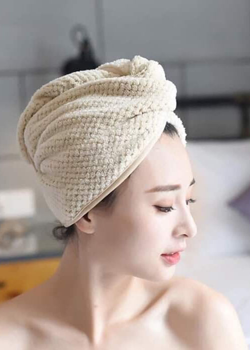 Quấn tóc sau khi gội để tóc dễ dàng vào nếp