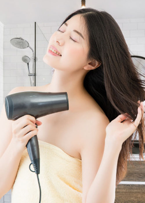 Sấy tóc đúng cách tránh làm tổn thương tóc 
