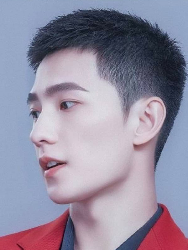 #13 Kiểu tóc layer nam cạo 2 bên thời thượng, làm mưa làm gió năm 2026 Tạo độ bồng bềnh cho mái tóc