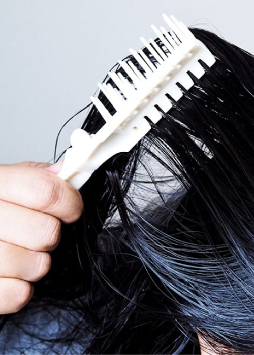 11+ Cách gội đầu lâu bết tại nhà đơn giản chị em truyền tai nhau Tóc bết dầu do cơ địa, nội tiết thay đổi