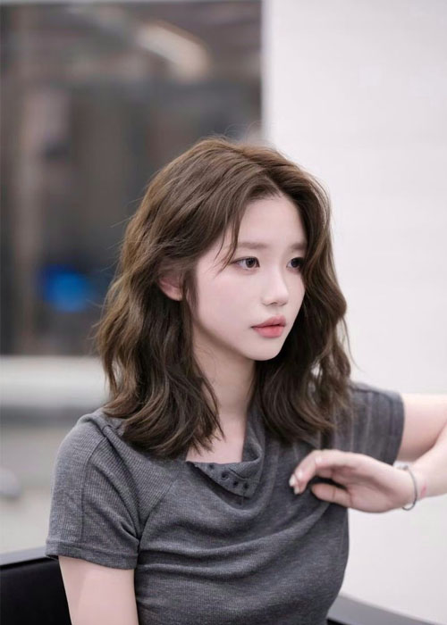 Tóc nữ ngắn Hàn Quốc xoăn nhẹ