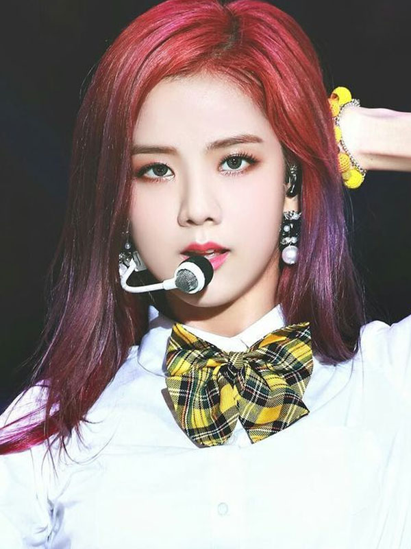 12+ Kiểu Jisoo tóc đỏ đốn tìm người hâm mộ Tựa nữ thần trên sân khấu