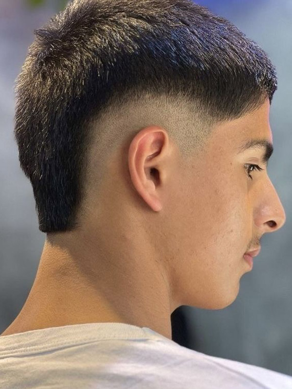 Giải đáp thắc mắc: Kiểu tóc mohican phù hợp với khuôn mặt nào? Vẻ ngoài nam tính nổi bật