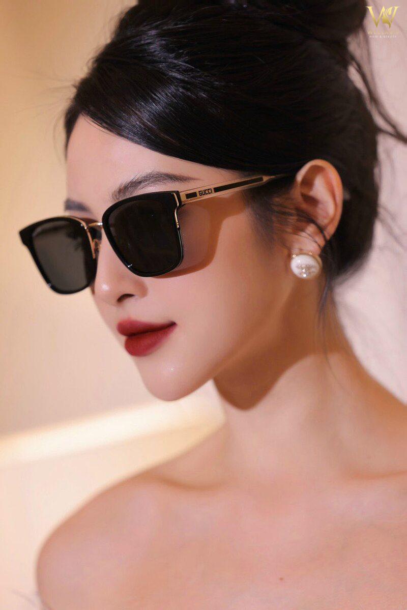 ảnh gái đeo kính