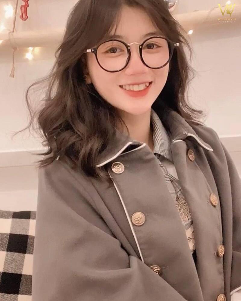 ảnh gái đeo kính