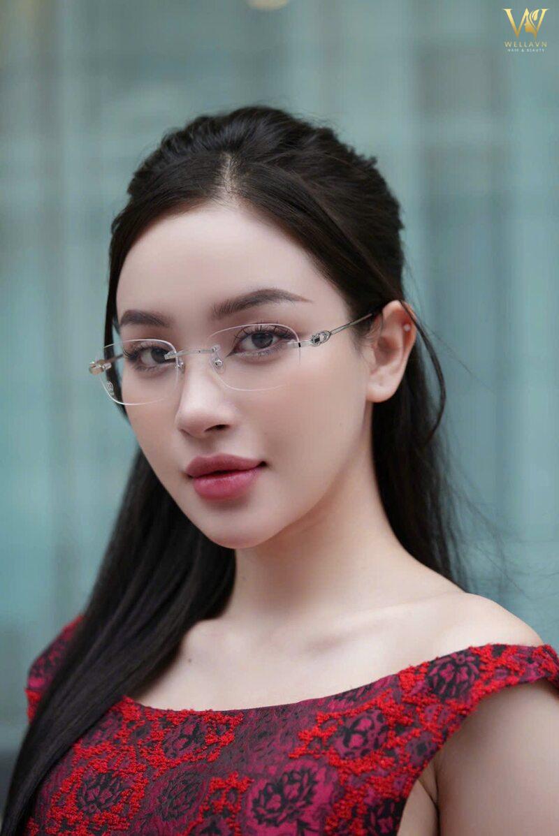 ảnh gái đeo kính