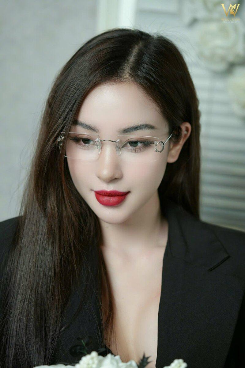 ảnh gái đeo kính