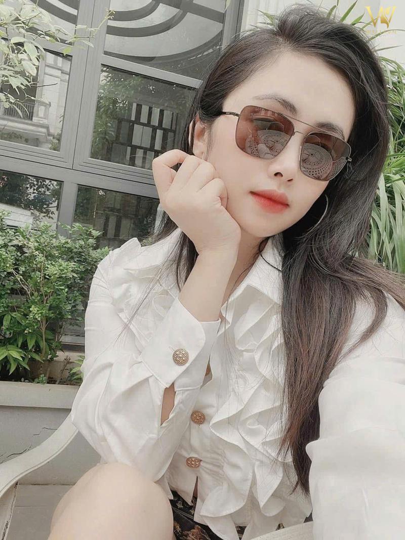 ảnh gái đeo kính