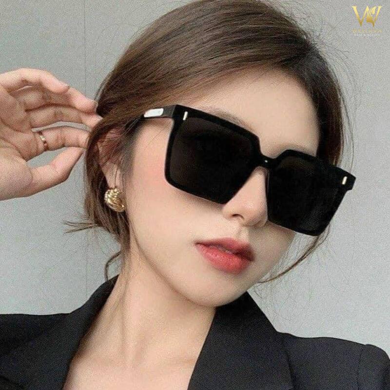 ảnh gái đeo kính