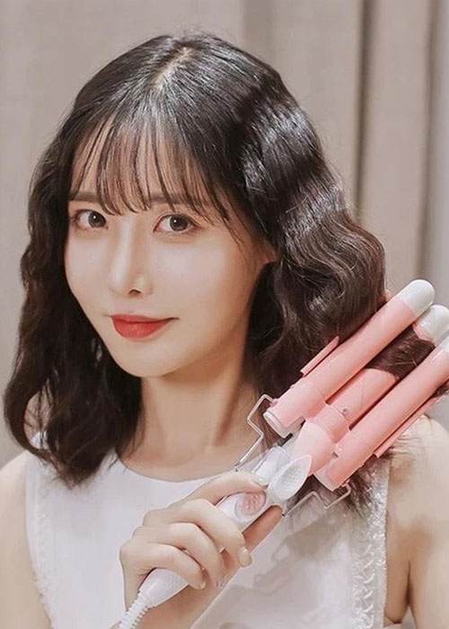 uốn tóc ngắn tại nhà đẹp bằng máy uốn cầm tay
