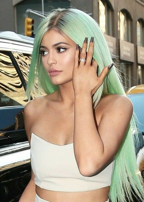Các kiểu nhuộm màu xanh lá cây bắt trend như sao Hàn Kylie Jenner với tóc màu xanh lá cây khói