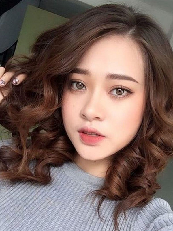 Đẹp mê ly với 22 Kiểu tóc uốn ngang vai thịnh hành cho phái đẹp tóc nữ uốn ngang vai xoăn lọn