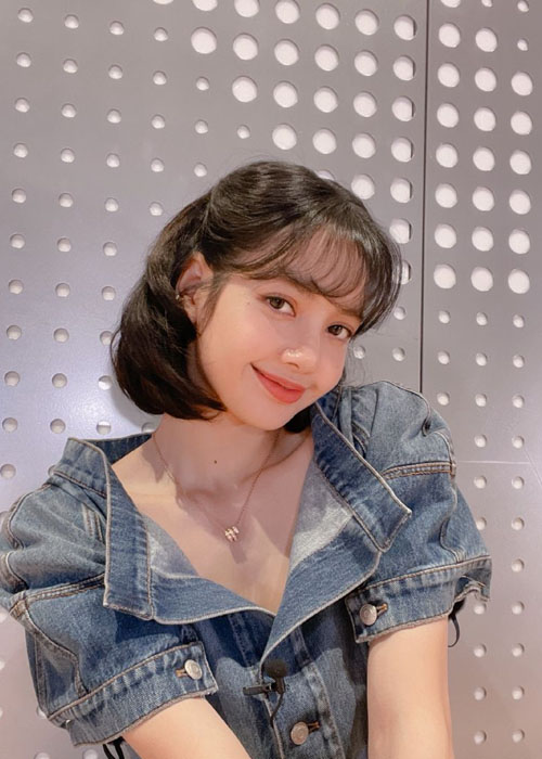 Lisa Tóc Ngắn: Kiểu Tóc Nổi Bật Và Đầy Cảm Hứng Từ BLACKPINK Tóc ngắn với mái thưa cực hot