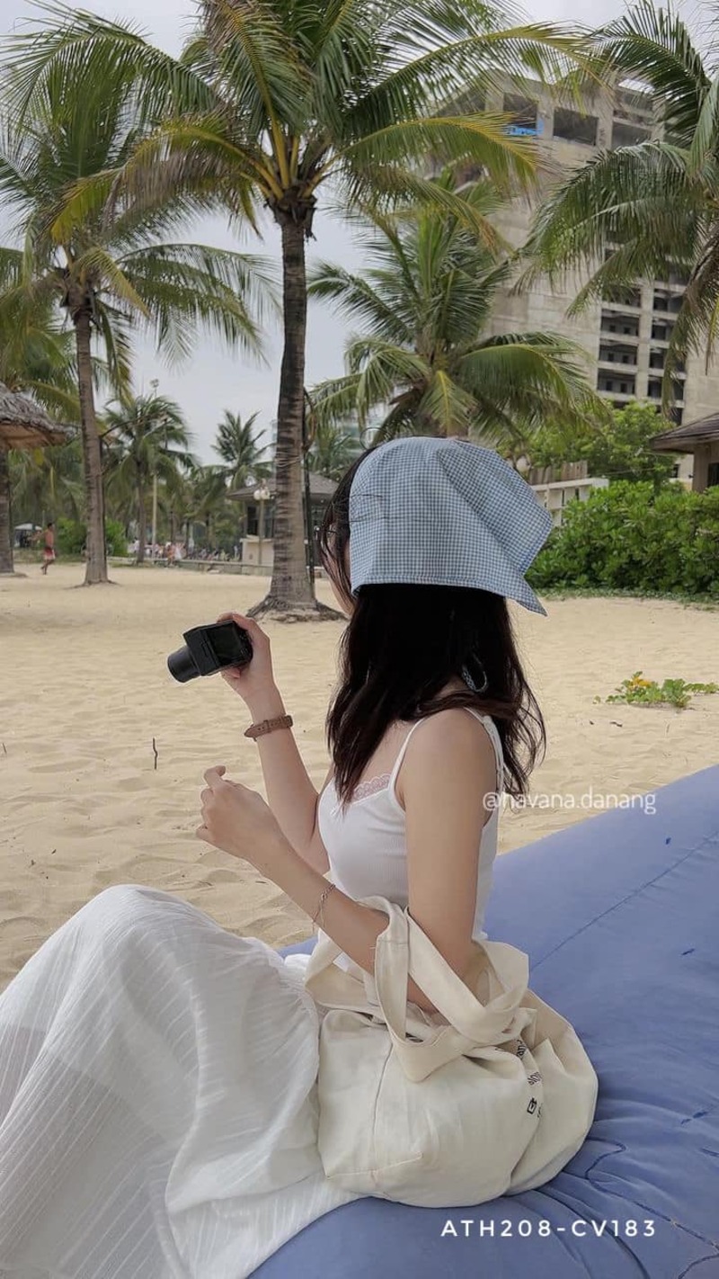 gái mặc áo 2 dây