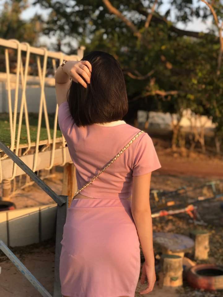 ảnh gái đẹp tóc ngắn che mặt