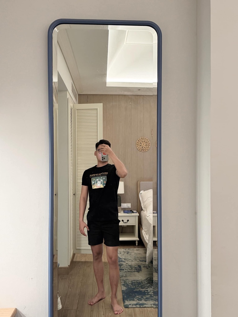 ảnh trai chụp trước gương