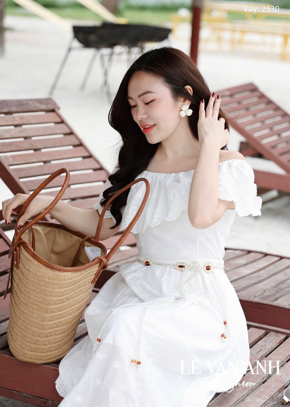 gái mặc váy trắng