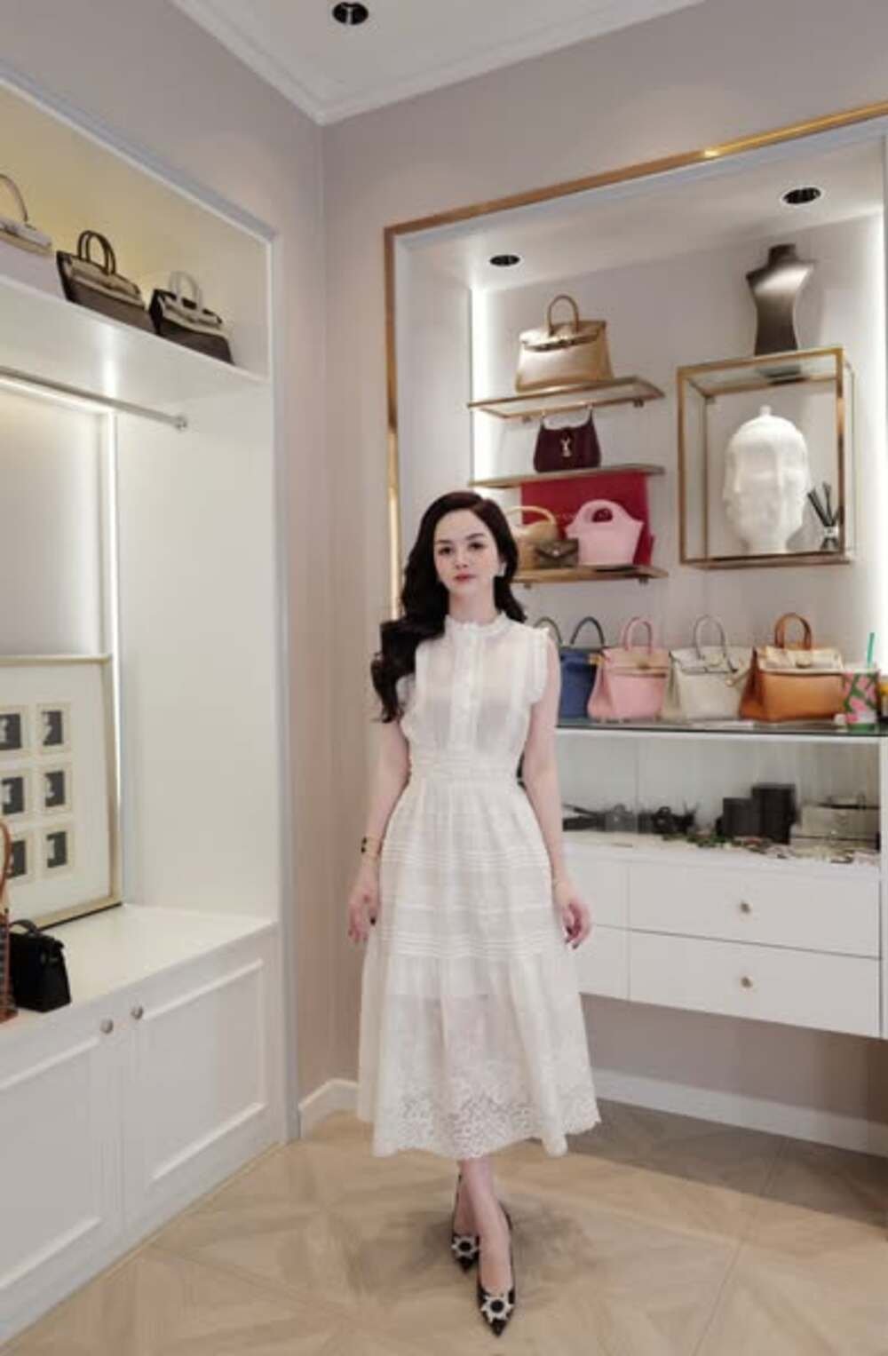 ảnh gái mặc váy trắng