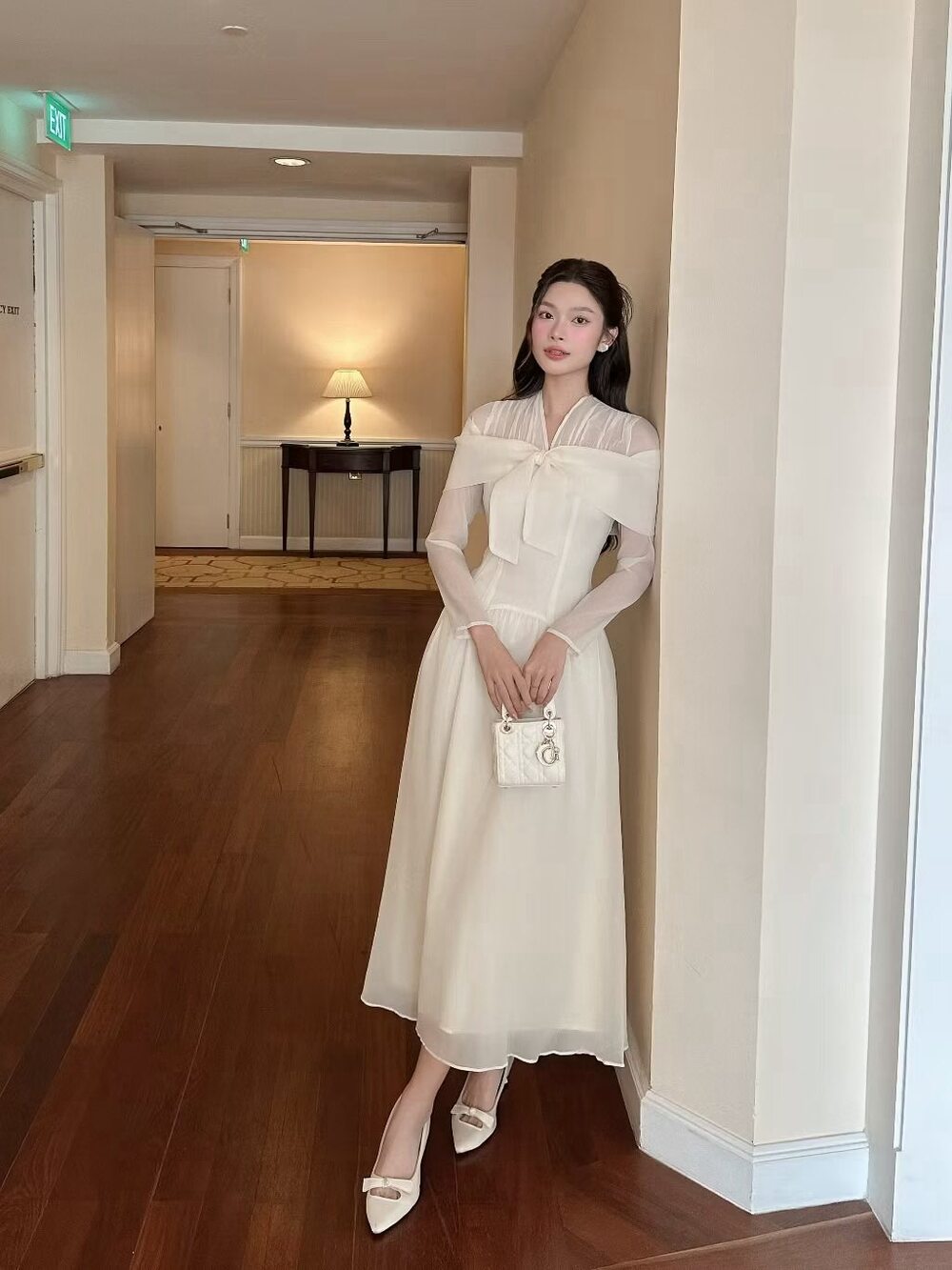 ảnh gái xinh mặc váy trắng