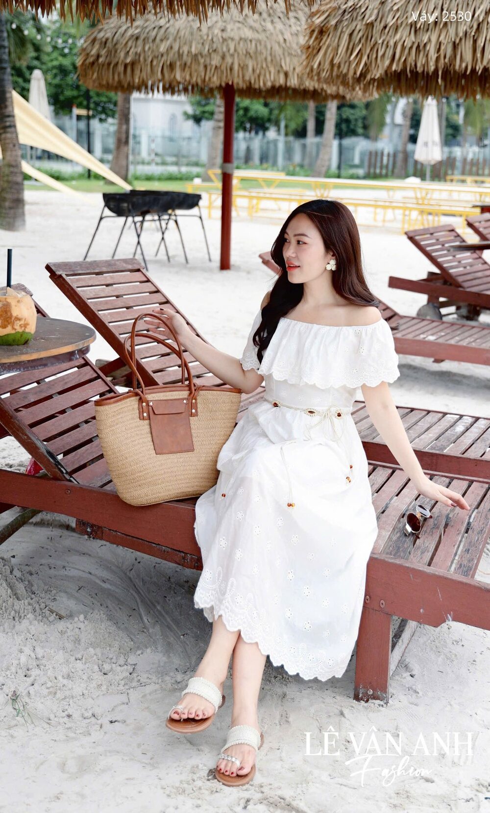 con gái mặc váy trắng