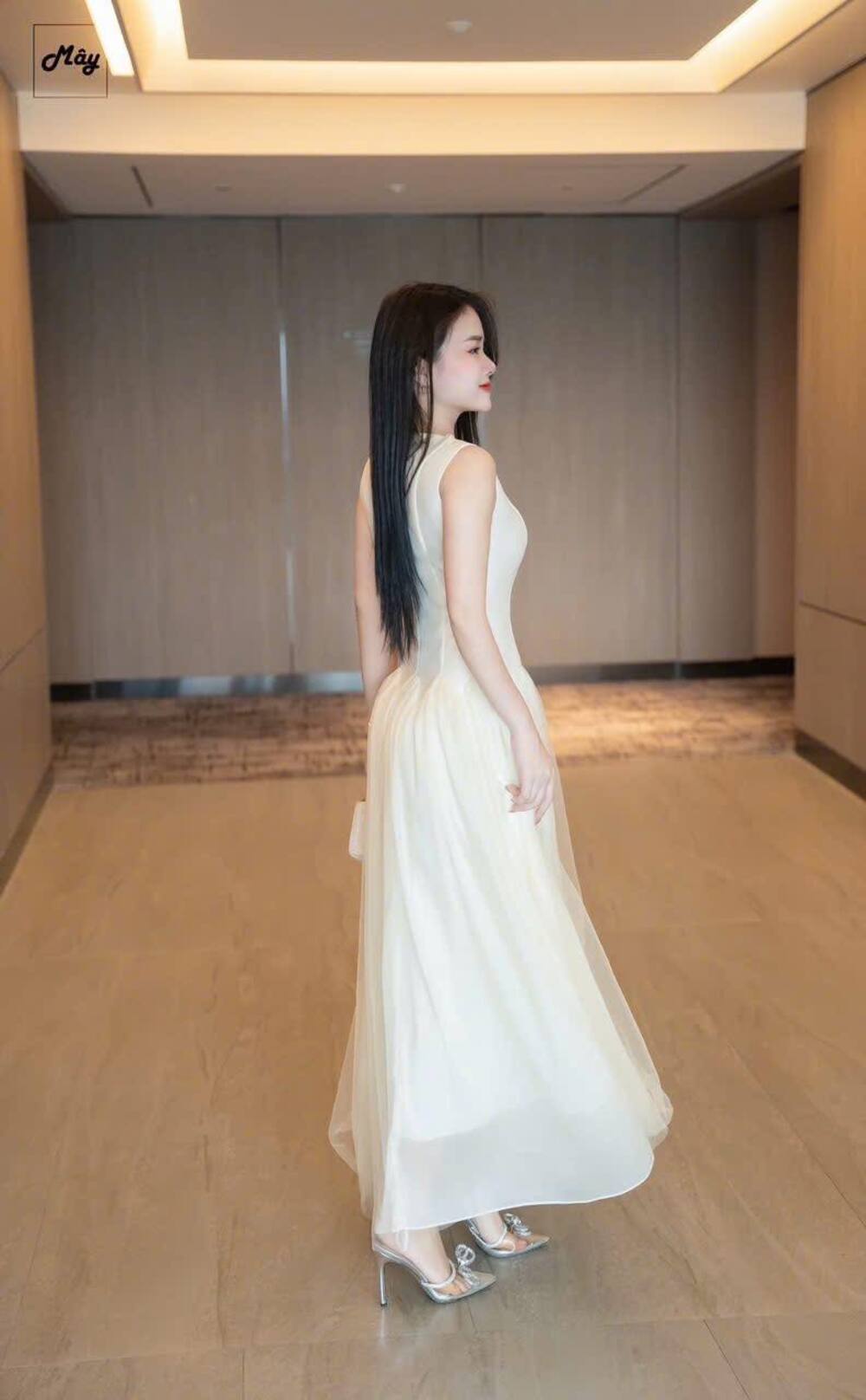 ảnh gái mặc váy trắng