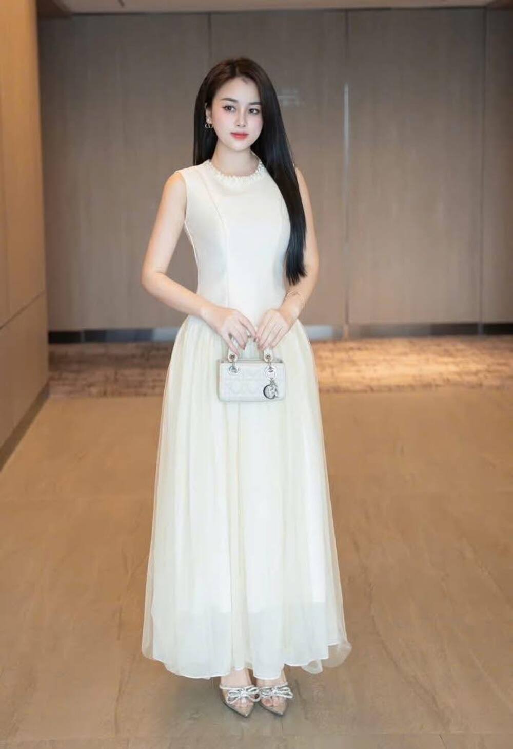 con gái mặc váy trắng