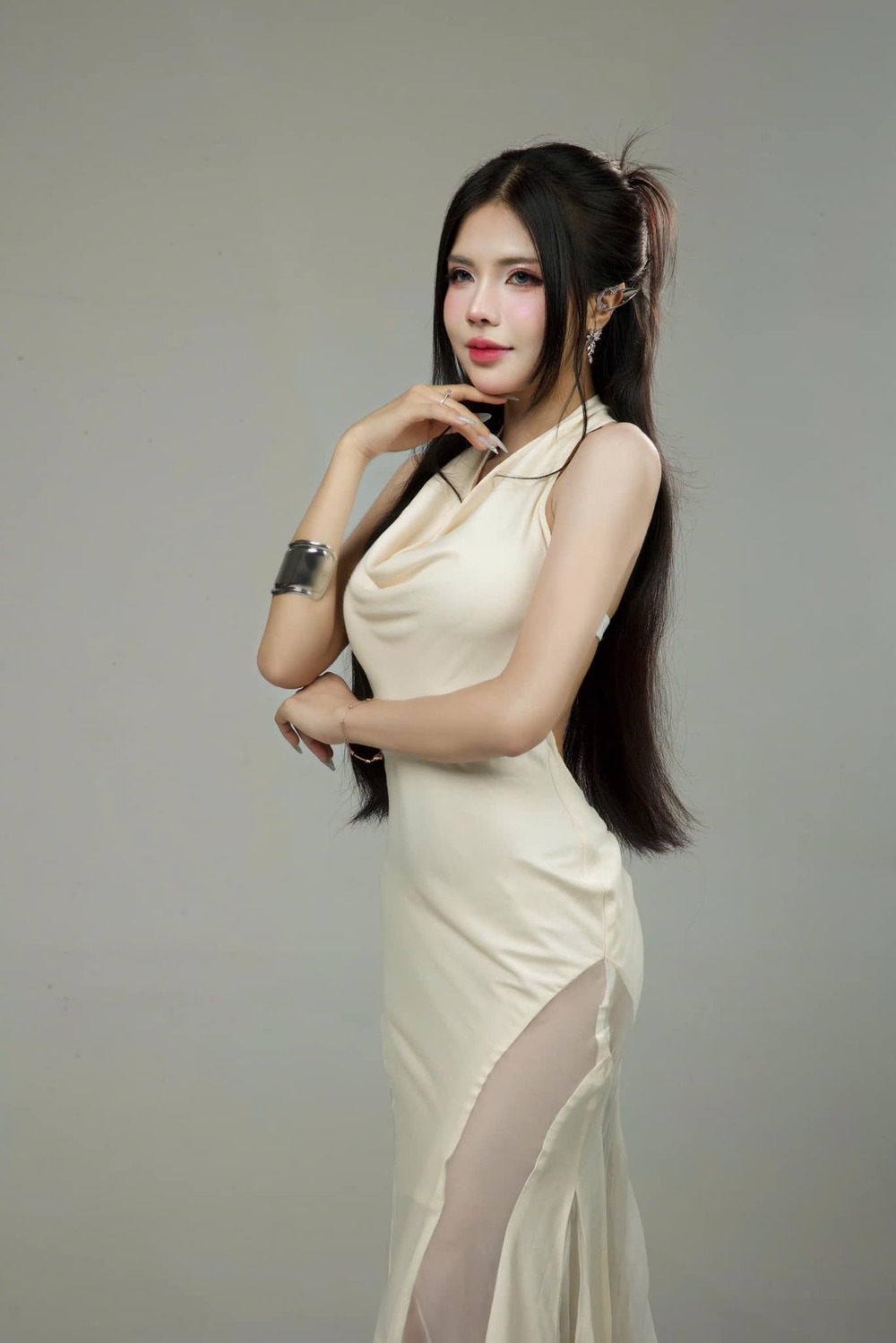 gái mặc váy trắng
