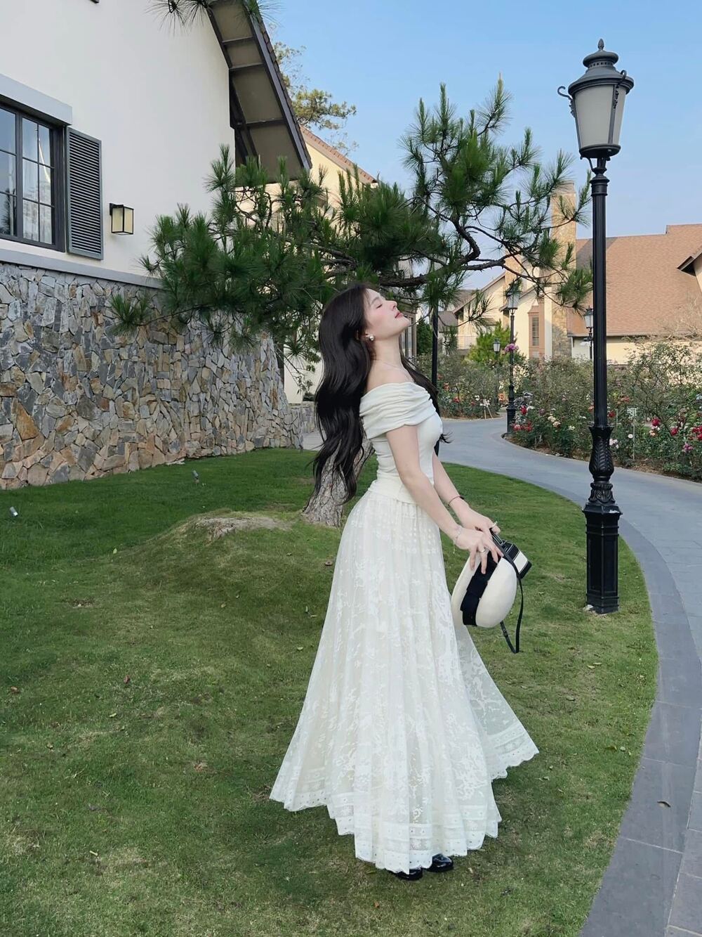 ảnh gái mặc váy trắng