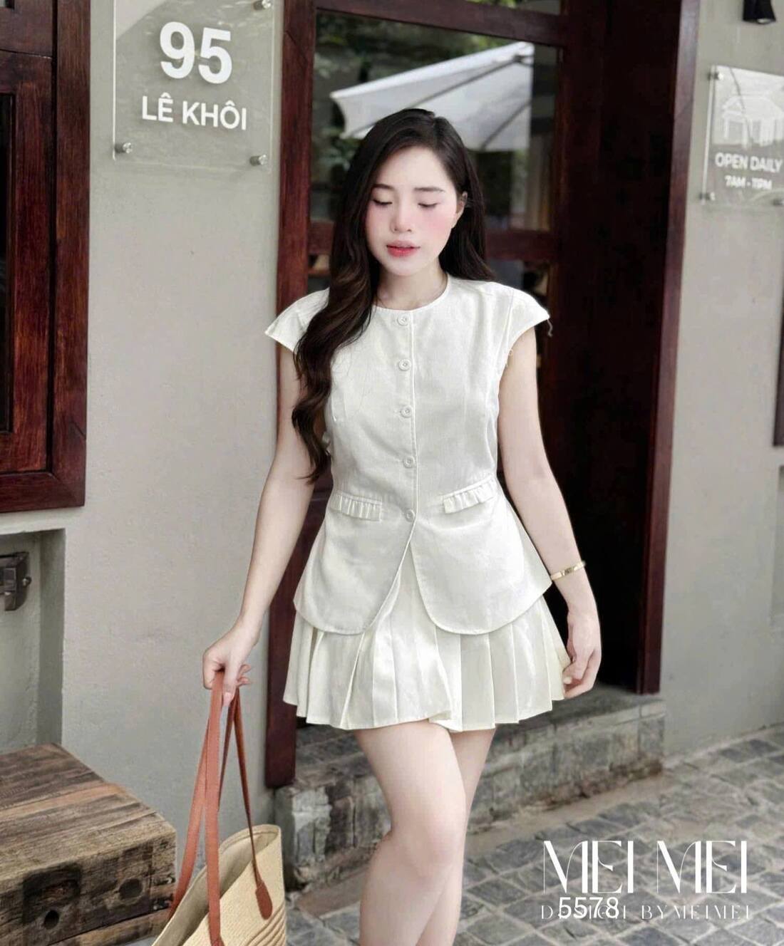 gái xinh váy ngắn xếp ly