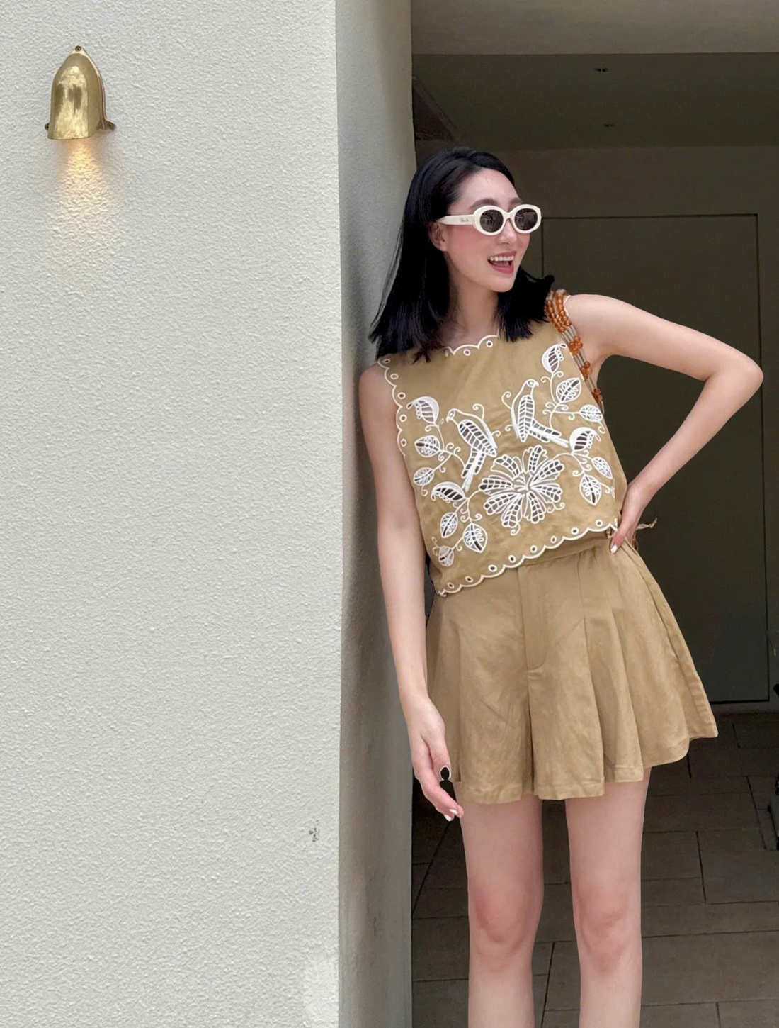 ảnh gái xinh mặc váy xếp ly ngắn