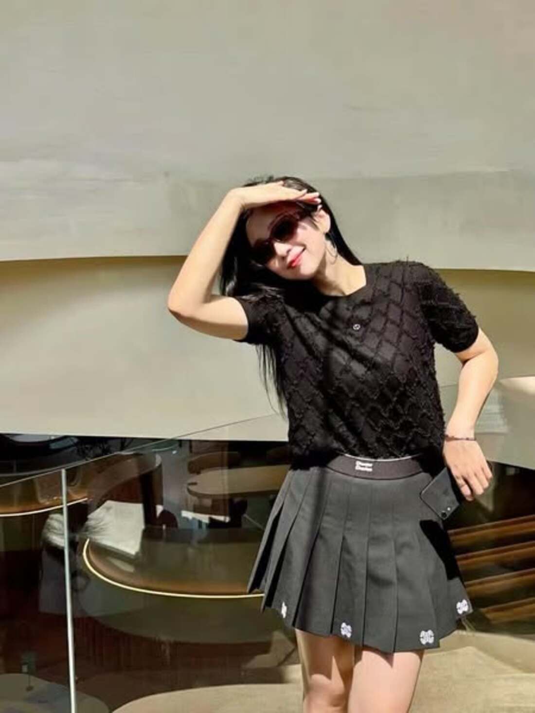 gái xinh mặc váy ngắn xếp ly