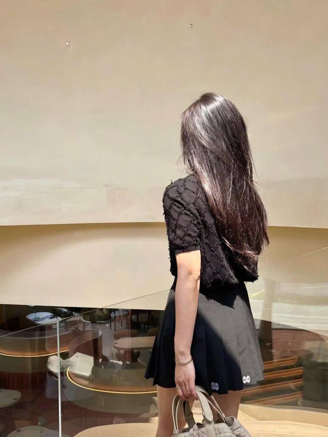 gái xinh váy ngắn xếp ly