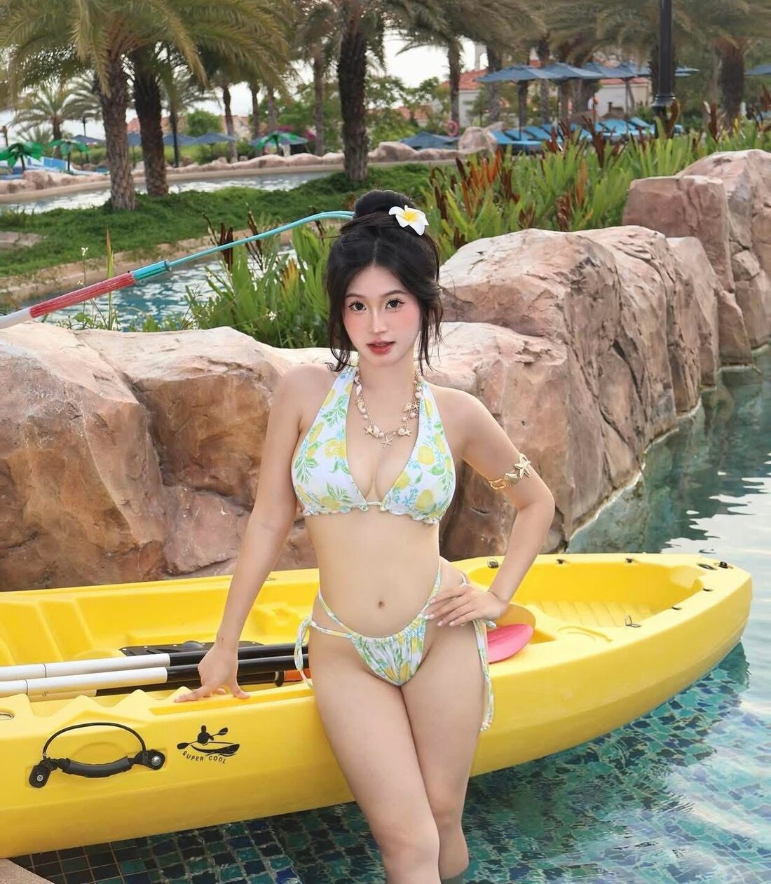 gai dẹp bikini