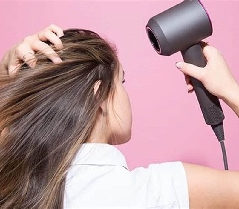 Nhuộm tóc màu vàng nâu